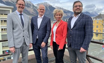  v.r.: GF Harald Schneider (arbas- Arbeitsassistenz gGmbH), Präsidentin Ursula Gidl, (Verein arbas Tirol), GF Michael Mairhofer (Industriellenvereinigung Tirol) und der Tiroler IV Präsident Max Kloger.